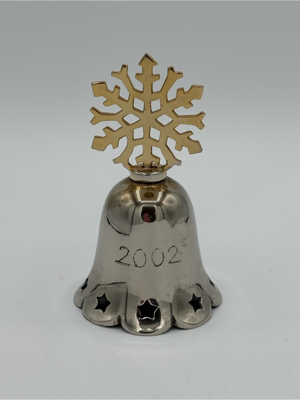 International Silver Co 2002 Silverplate Christmas Bell Snowflake